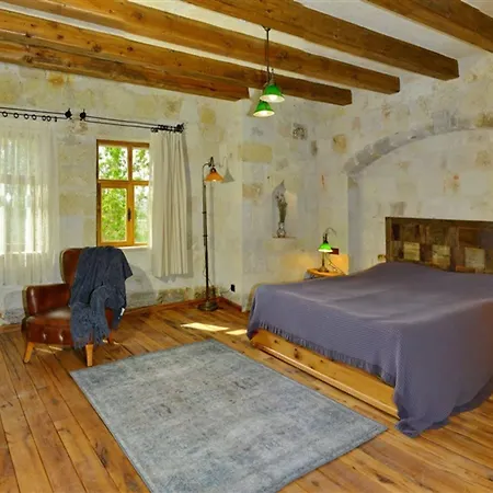 Seki Cave Hotel 3*